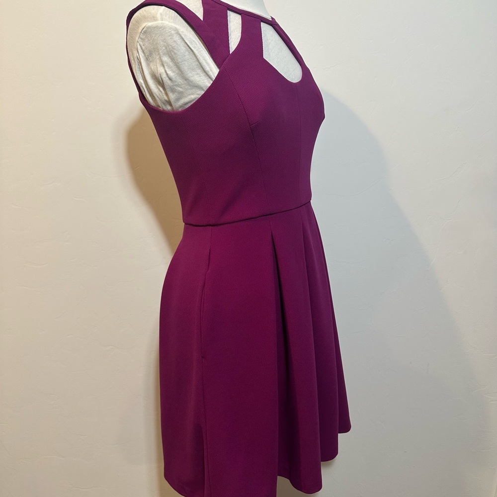 Betsey Johnson Magenta Cutout Fit & Flare Dress Size 6 Pockets Gold Zipper - Picture 8 of 12